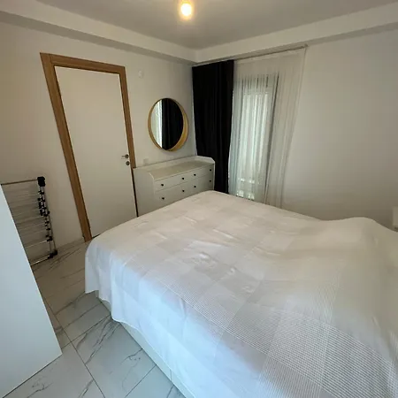 Sweet - Two Stylish 1-bedroom With Sea View